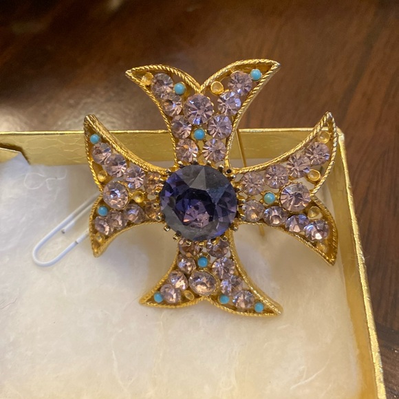 BSK SIGNED MalteseCross, Large round Periwinkle round shiningcenter stone broach - Picture 6 of 11